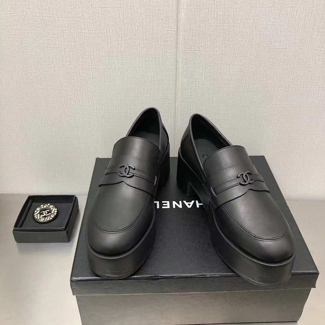 [TOP] CHANEL Leather Loafers Double C Logo - Black/Beige