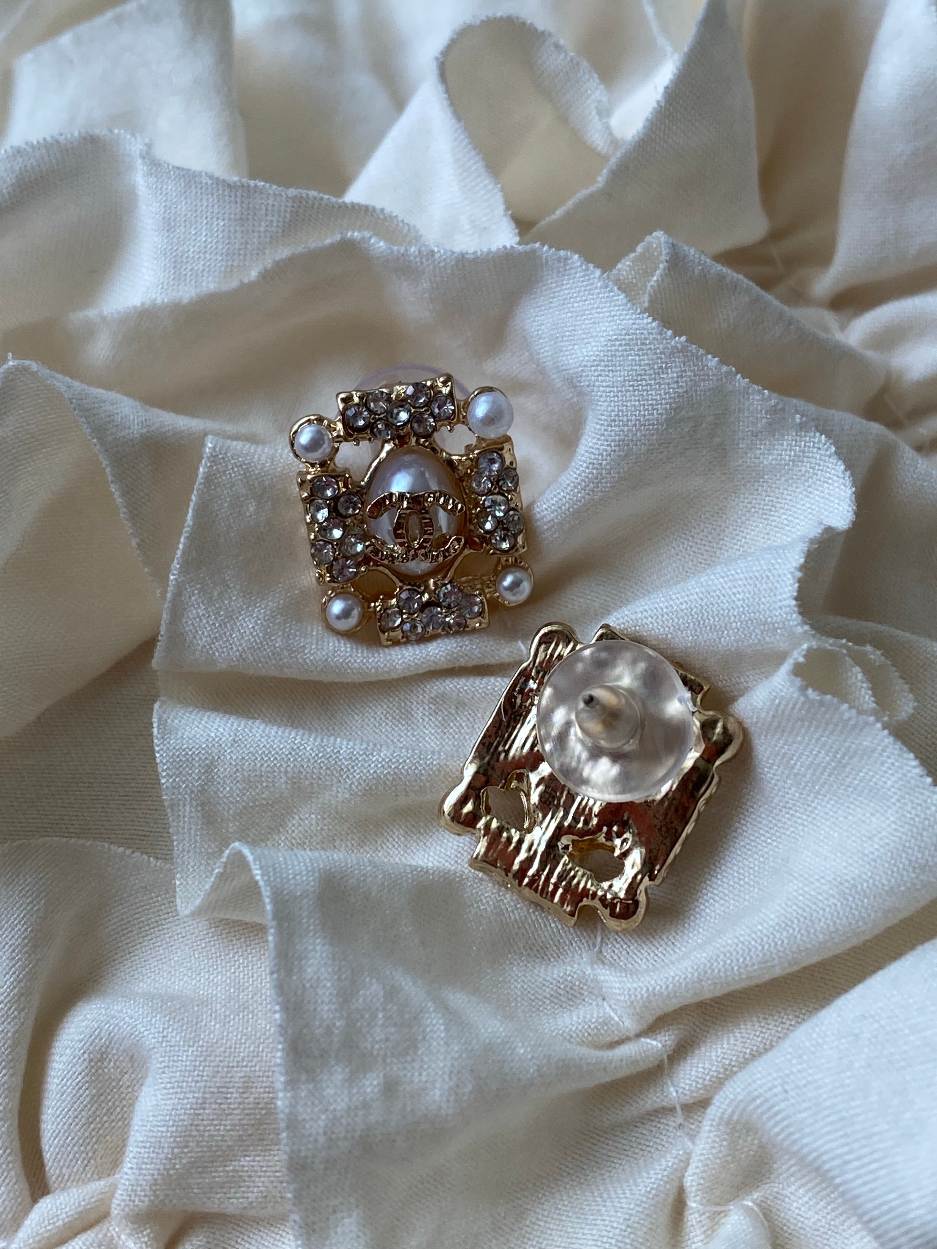 [TOP] CHANEL Stud Square Earrings