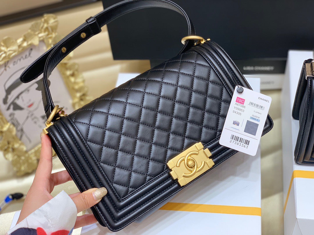 [TOP] CHANEL Le Boy Bag Smooth Leather Medium 25cm - Black & GHW