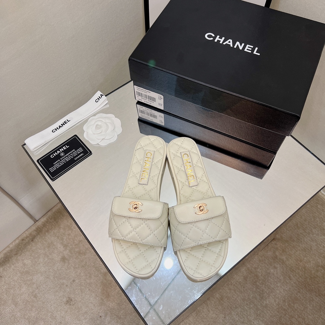 [TOP] CHANEL Sheepskin Lozenge Slippers - 4 Color