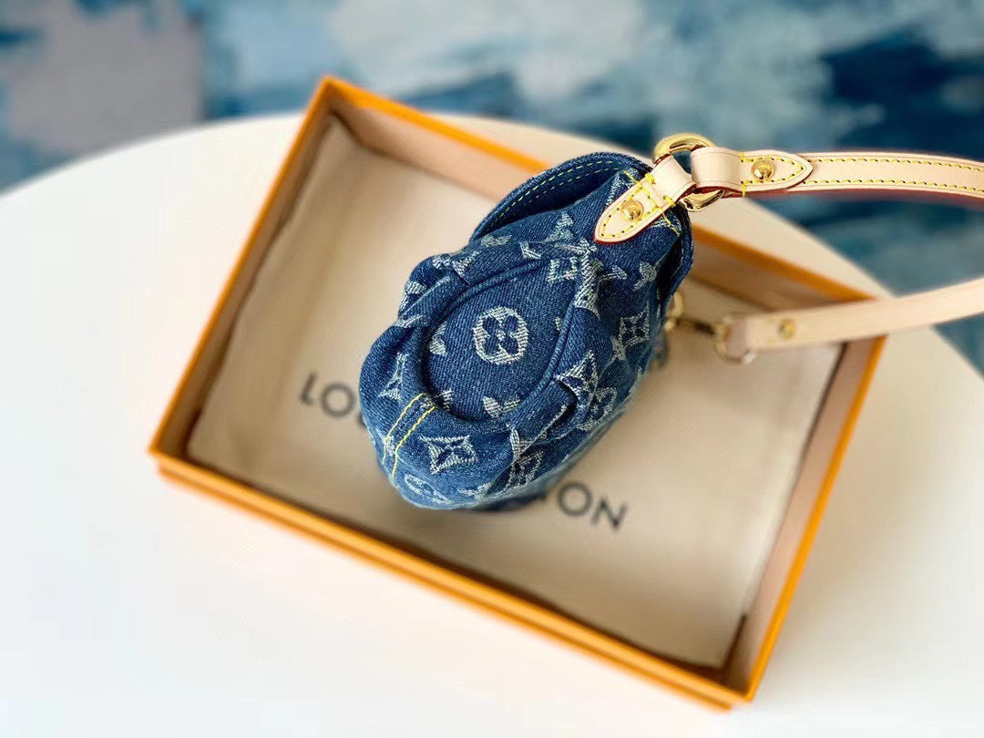 [TOP] Louis Vuitton LV  Pleaty Mini Denim Bag 18 x 26 x 4.5cm - Blue