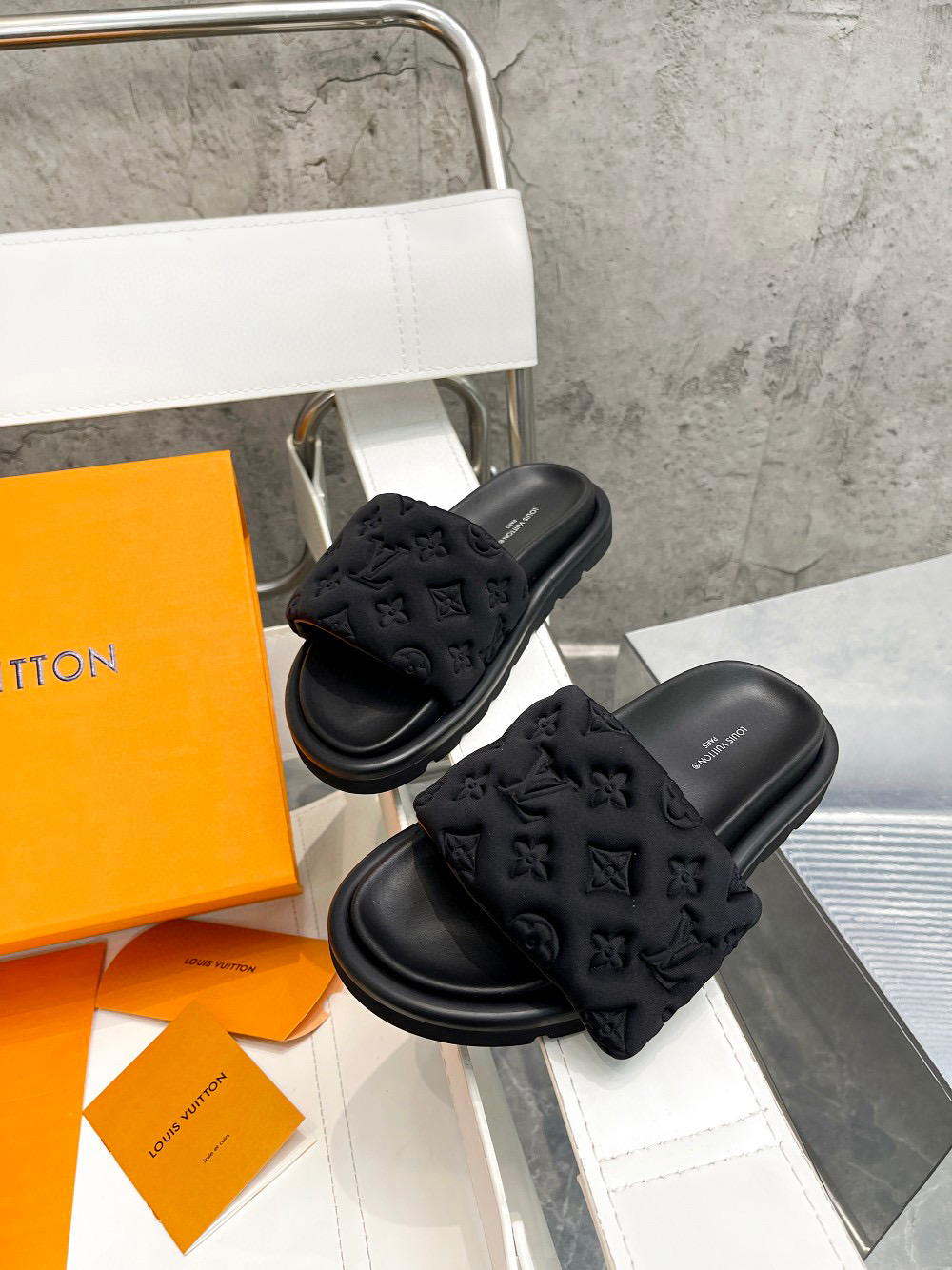 [TOP] Louis Vuitton LV Puffy Sandals Lambskin - 5 Colours