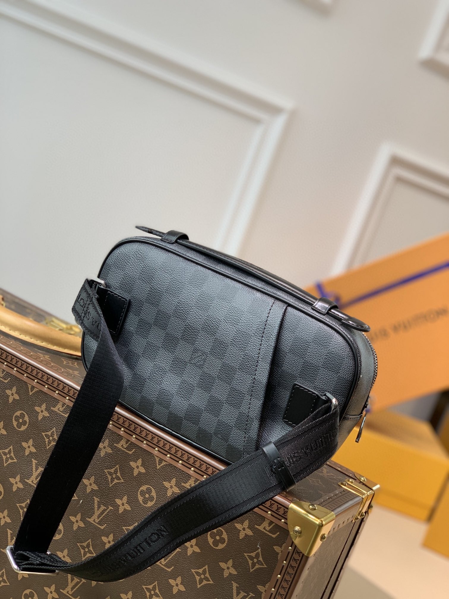 [TOP] Louis Vuitton LV  Ambler Damier Ebene Belt Bag 17 × 26 ×5 cm- Black