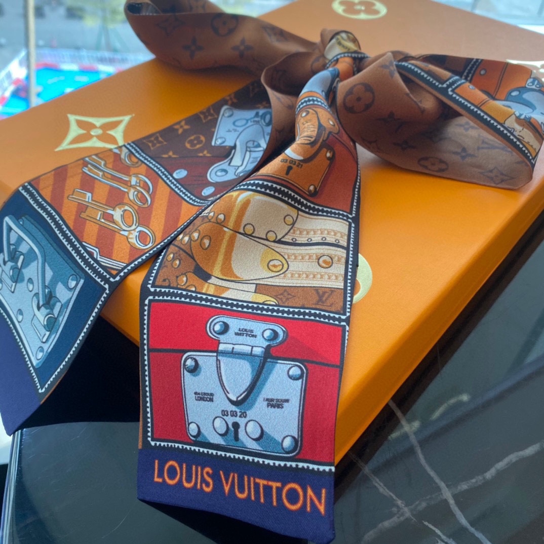[TOP] Louis Vuitton LV L*V Tie Scarf