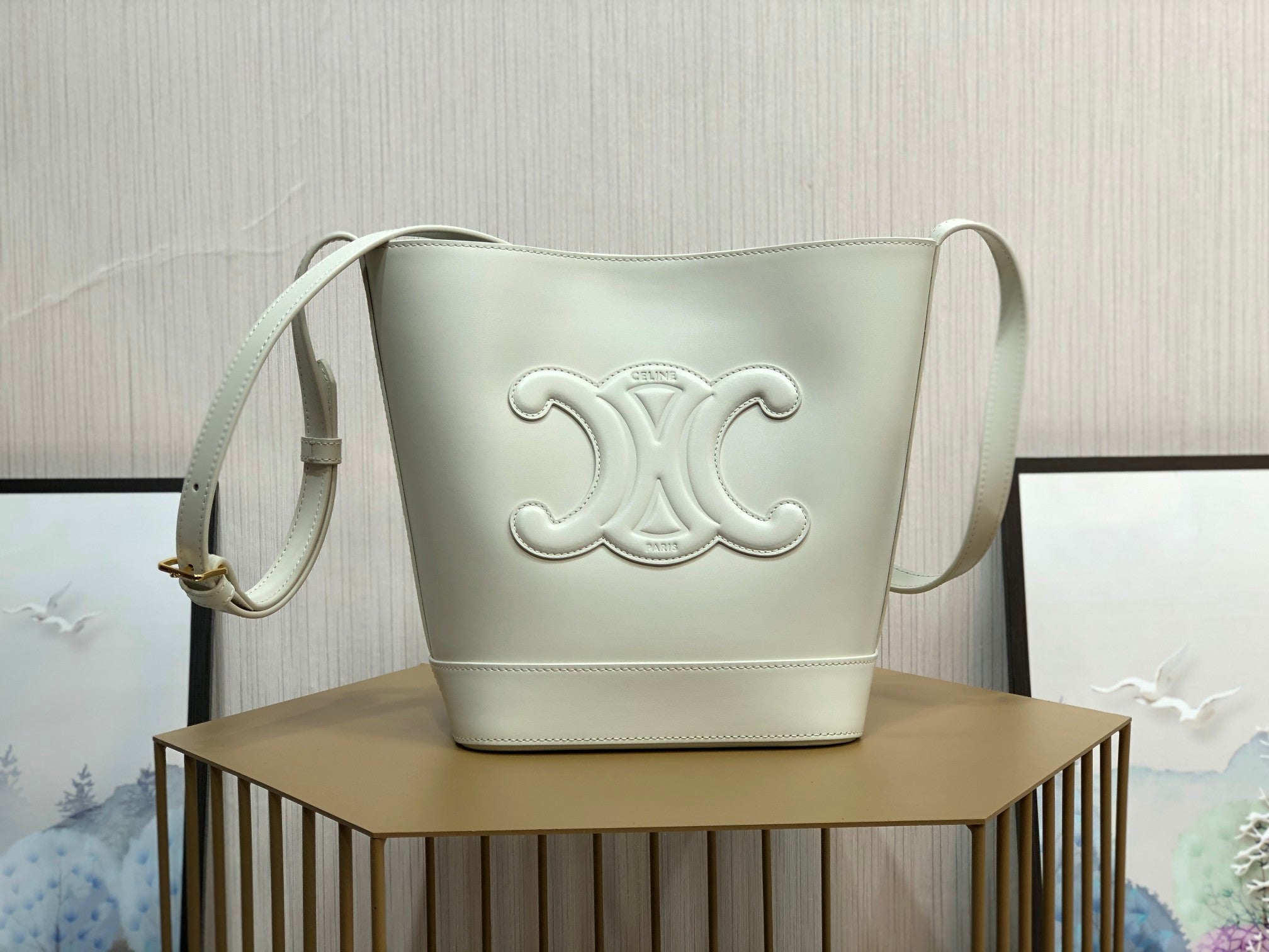 [TOP] CELINE Cuir Triomphe Bucket Bag 18X22X43CM  - White