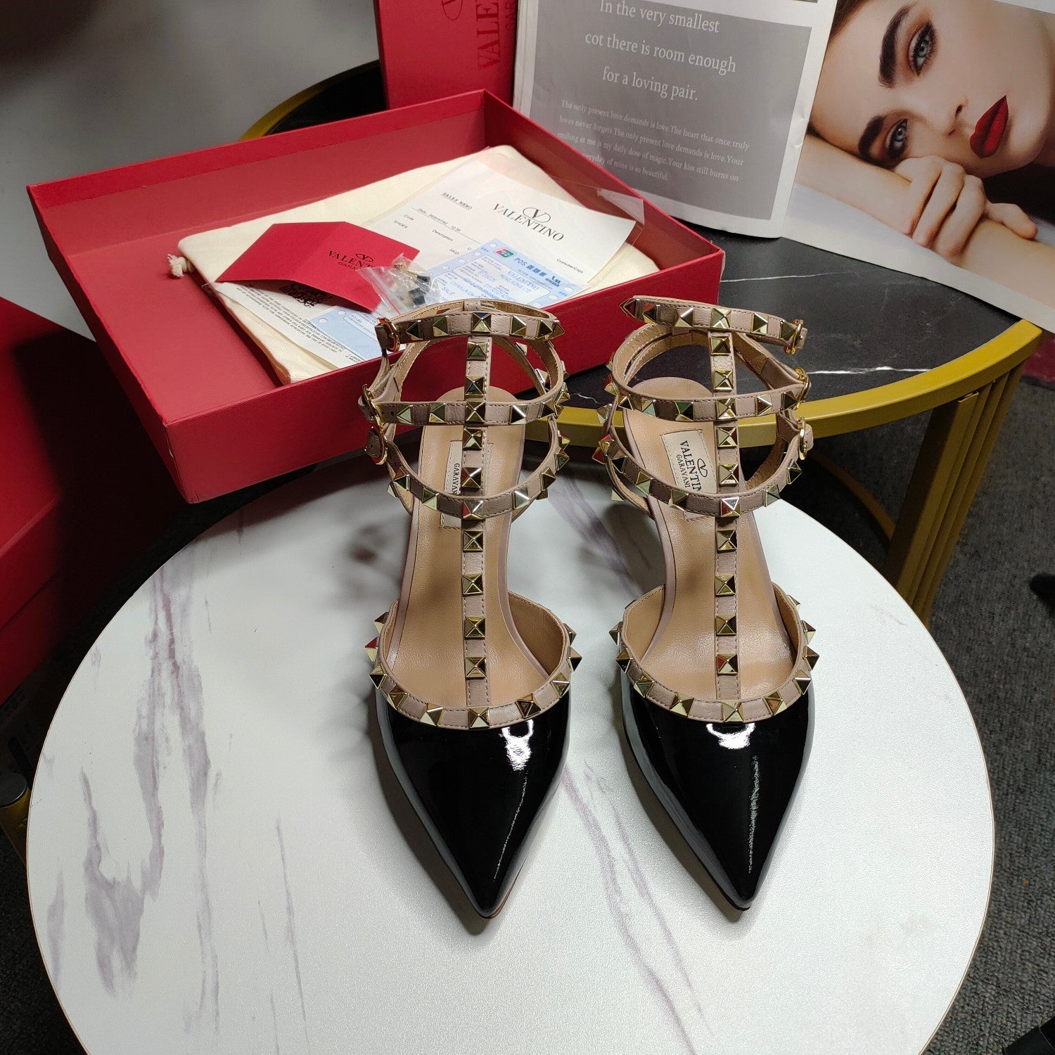 [TOP] VALENTINO  R0ckStud Nude T-Strap Patent Leather - Black