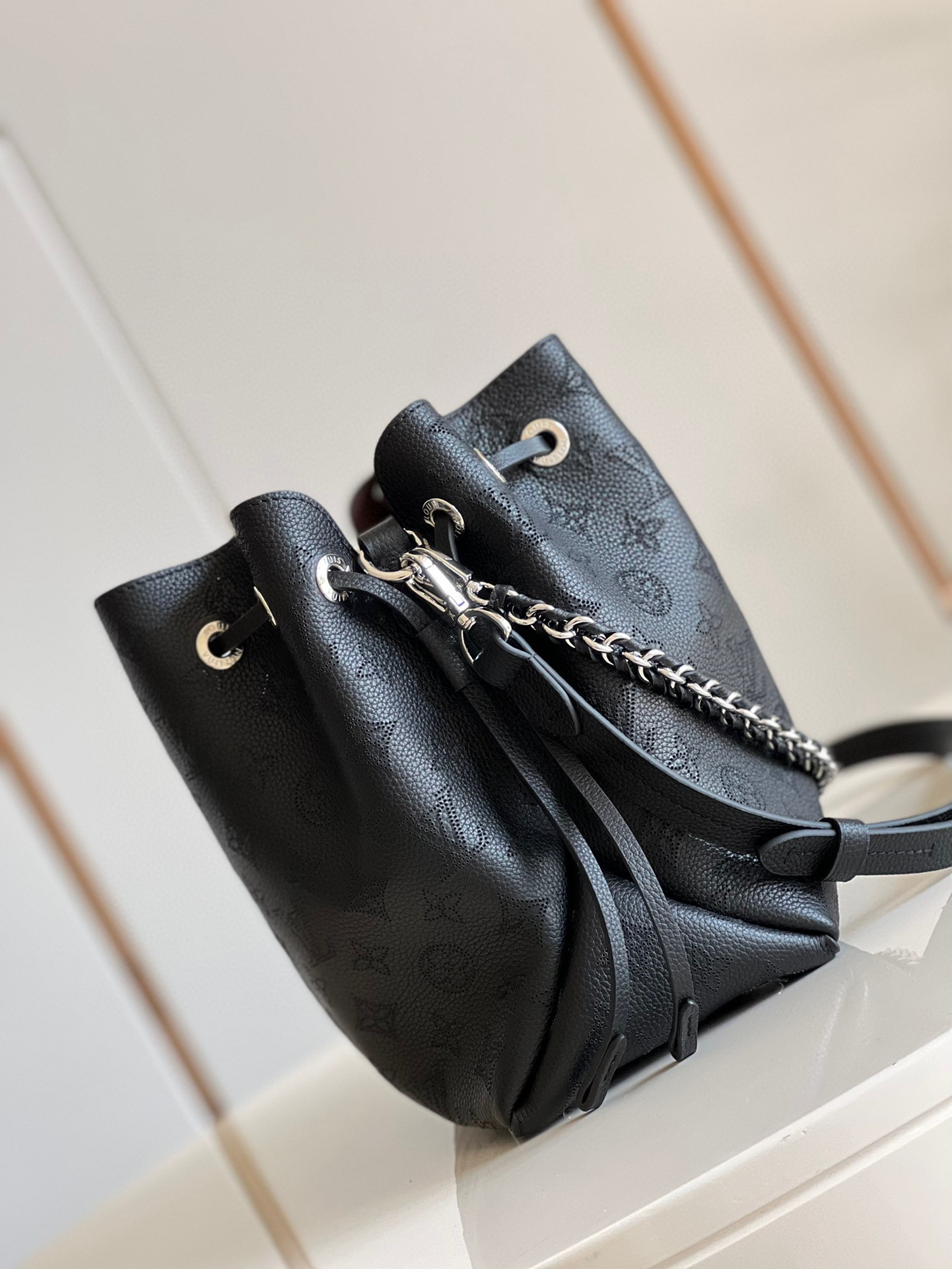 [TOP] Louis Vuitton LV Mahina Bella Tote Bag - Black/White/Beige