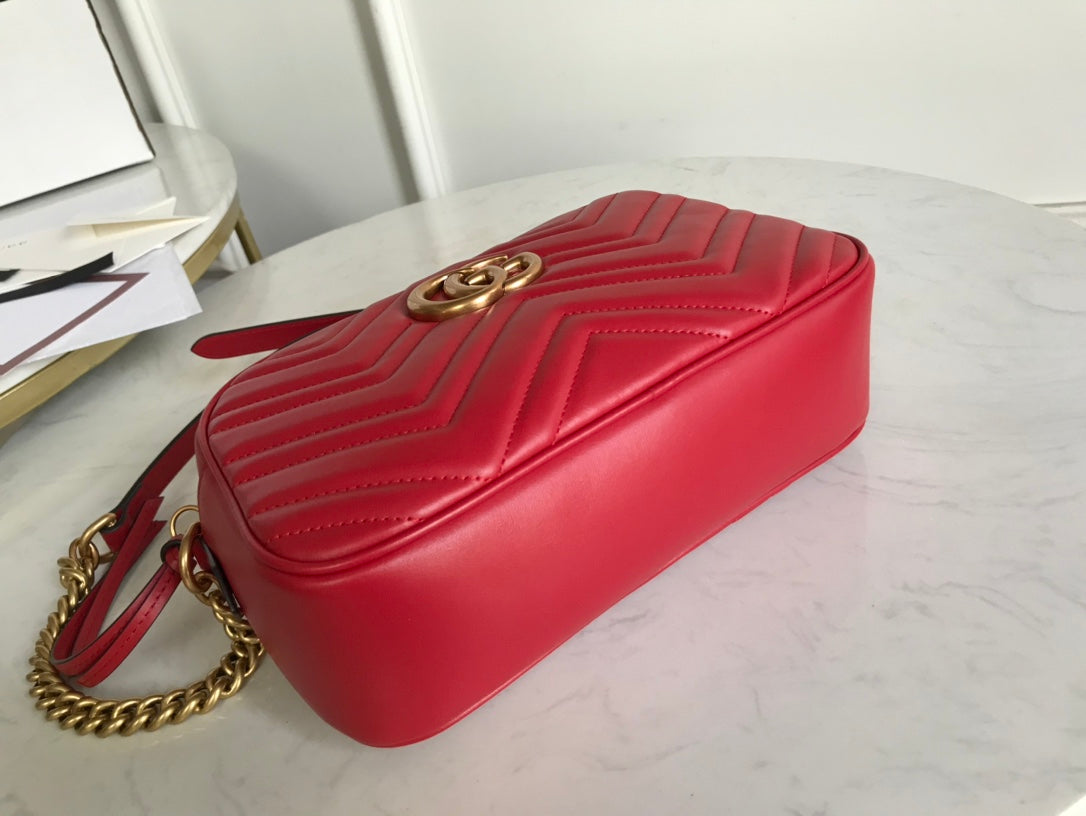 [TOP] GUCCI GG Marmont Small Matelasse Shoulder Bag - Red