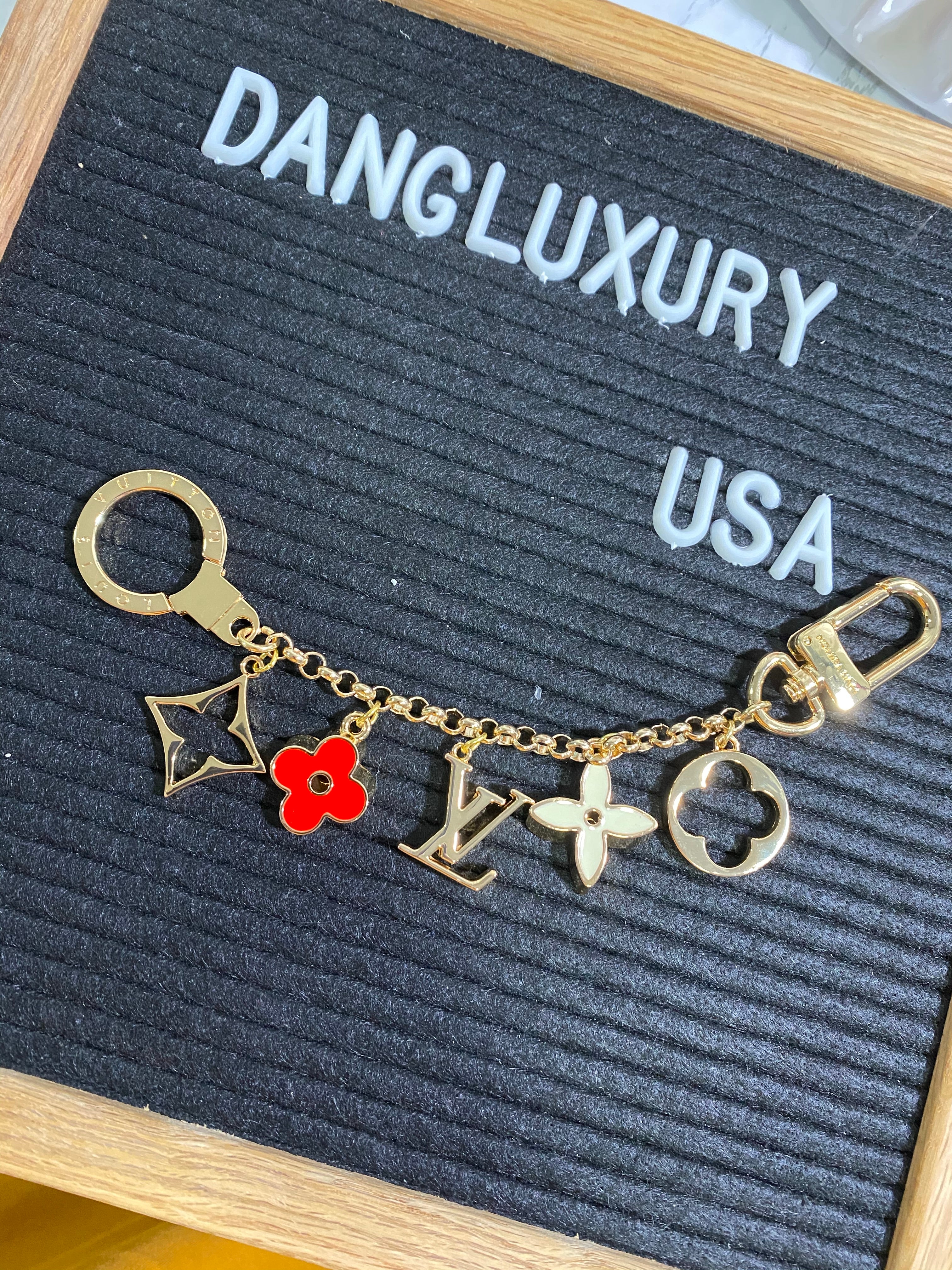 [TOP] Louis Vuitton LV LV Bag Charm Fleur De Monogram - RED