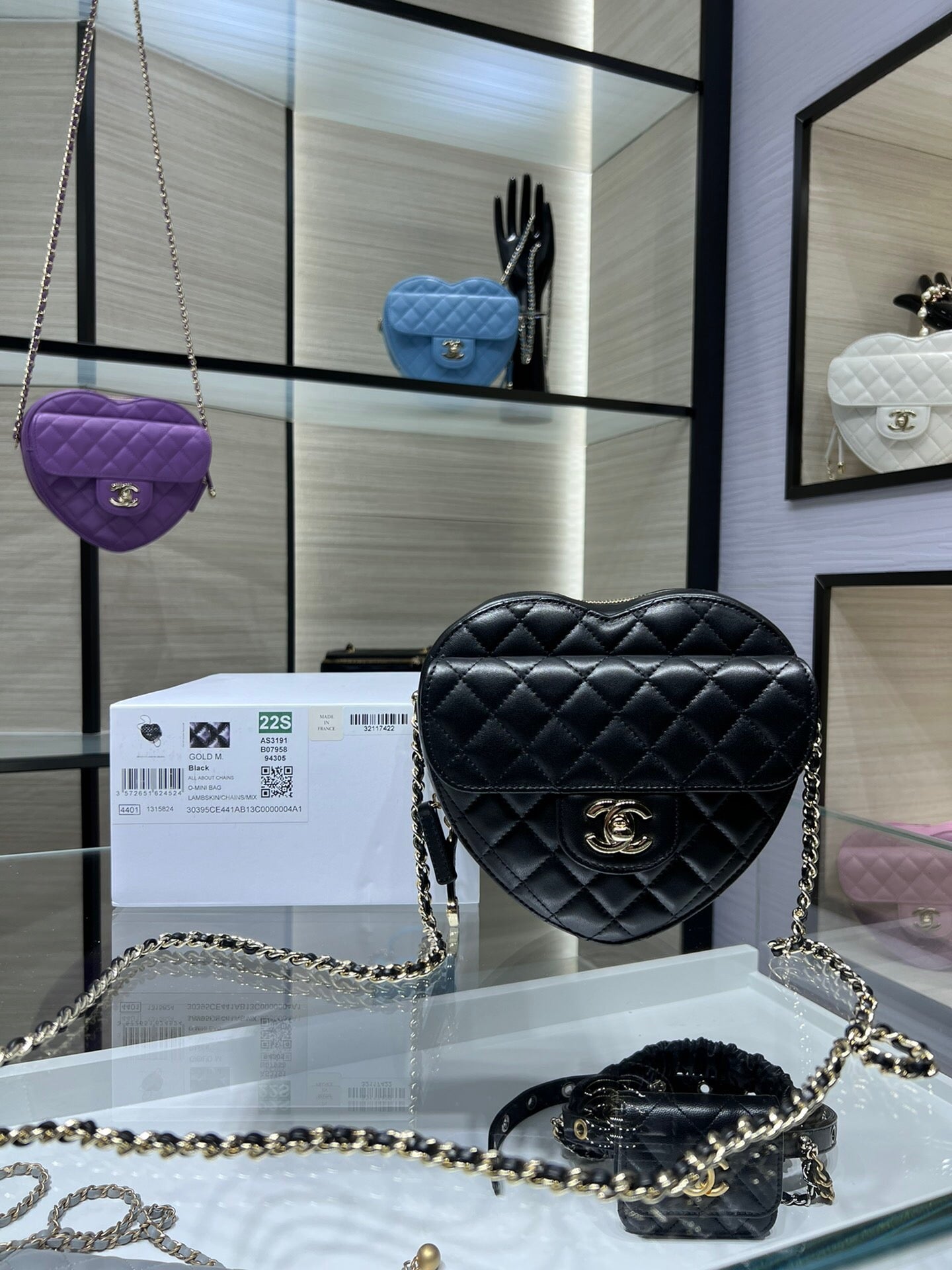 [TOP] CHANEL Heart Bag Large 16.5x18x6.5cm - Black & GHW