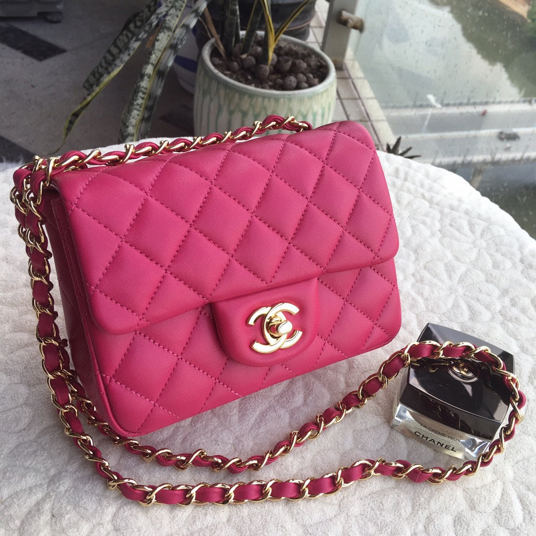 [TOP] CHANEL Classic Flap Bag Quilted Mini 18 cm - Pink & GHW
