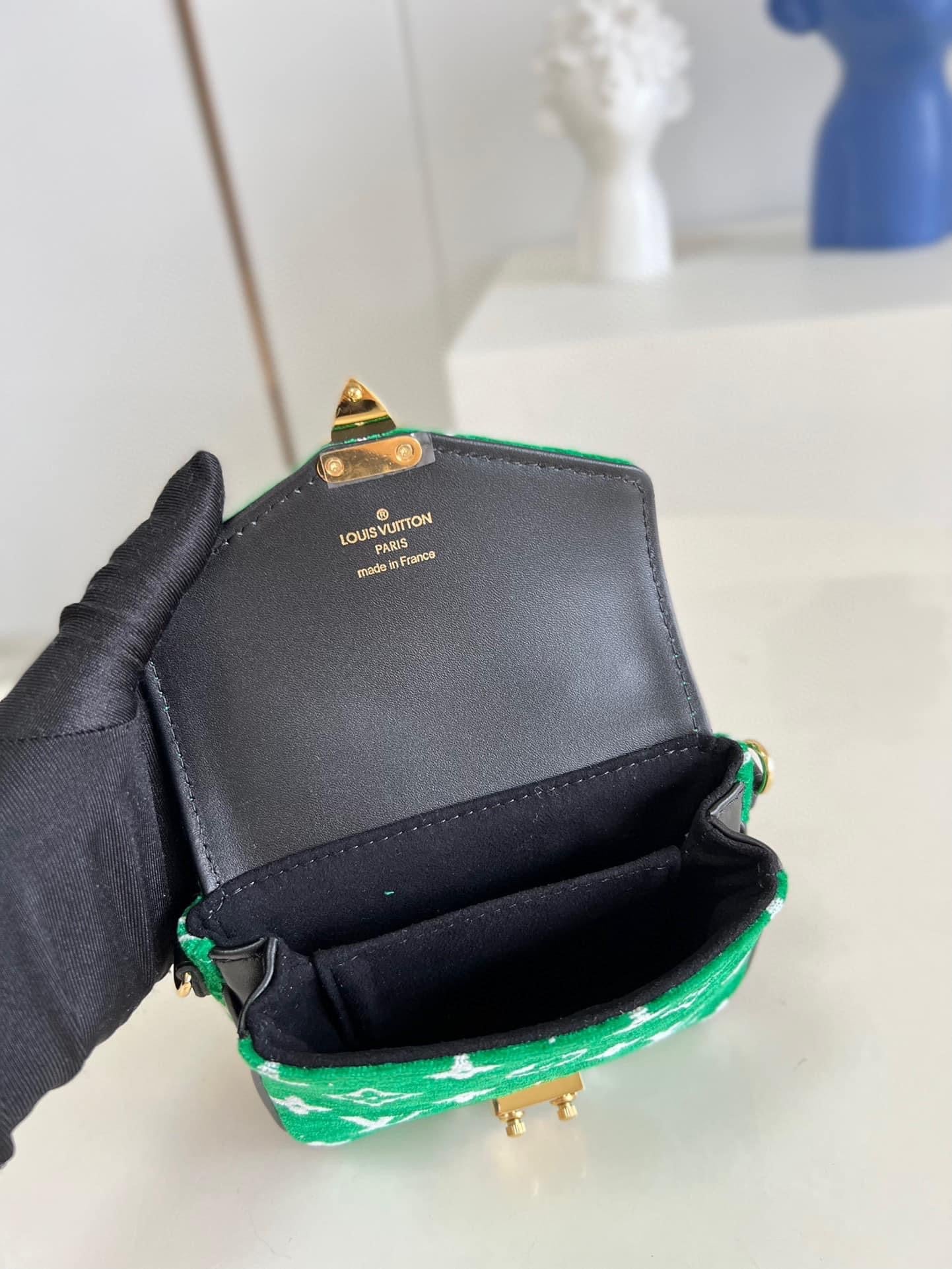 [TOP] Louis Vuitton LV Micro Velvet Metis  14x11x3.5cm - Green