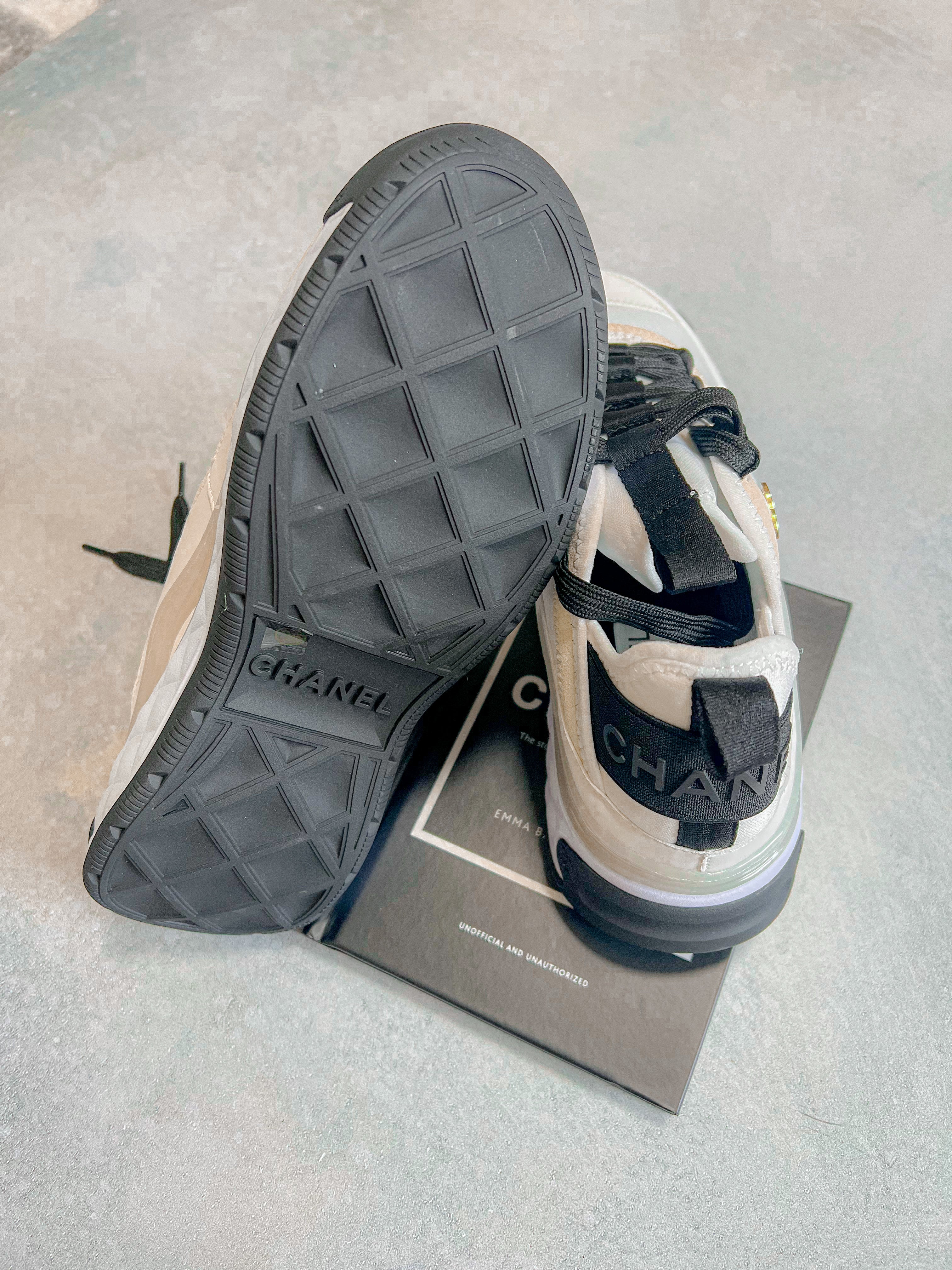 [TOP] CHANEL Trail Sneakers - Ivory/White/Black