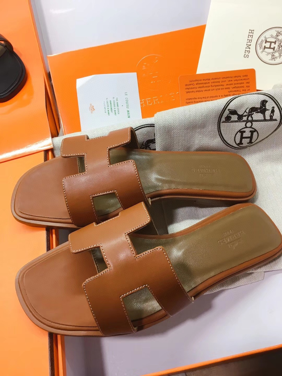 [TOP] HERMES Oran Smooth Leather Slides - Black/White/Brown