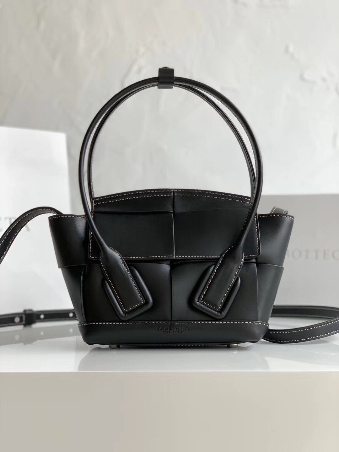 [TOP] Bottega Veneta BV Mini Arco 29 Leather Bag - Black