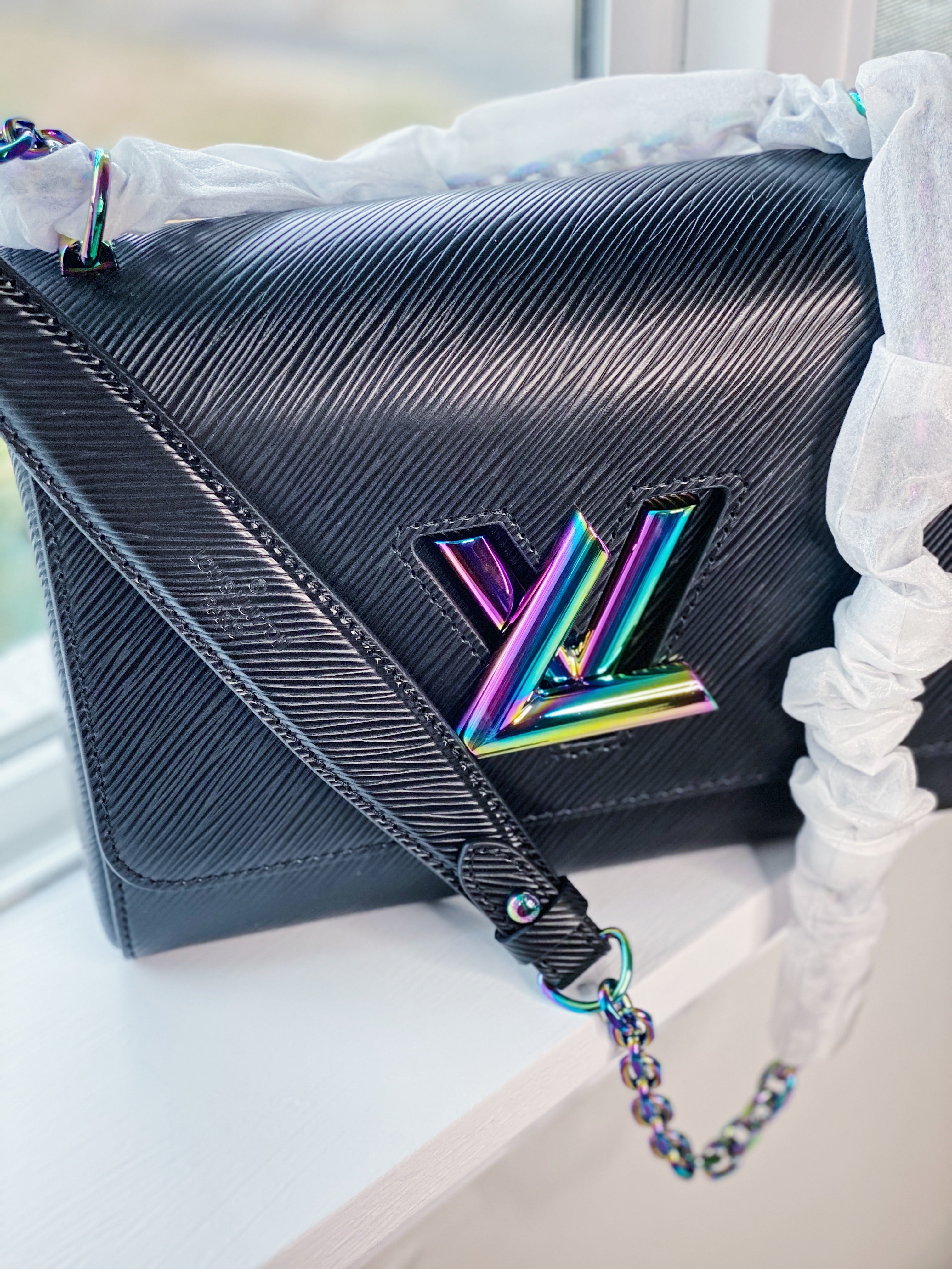 [TOP] Louis Vuitton LV £V Epi Twist Chain Bag 23X17X9.5CM - BLACK