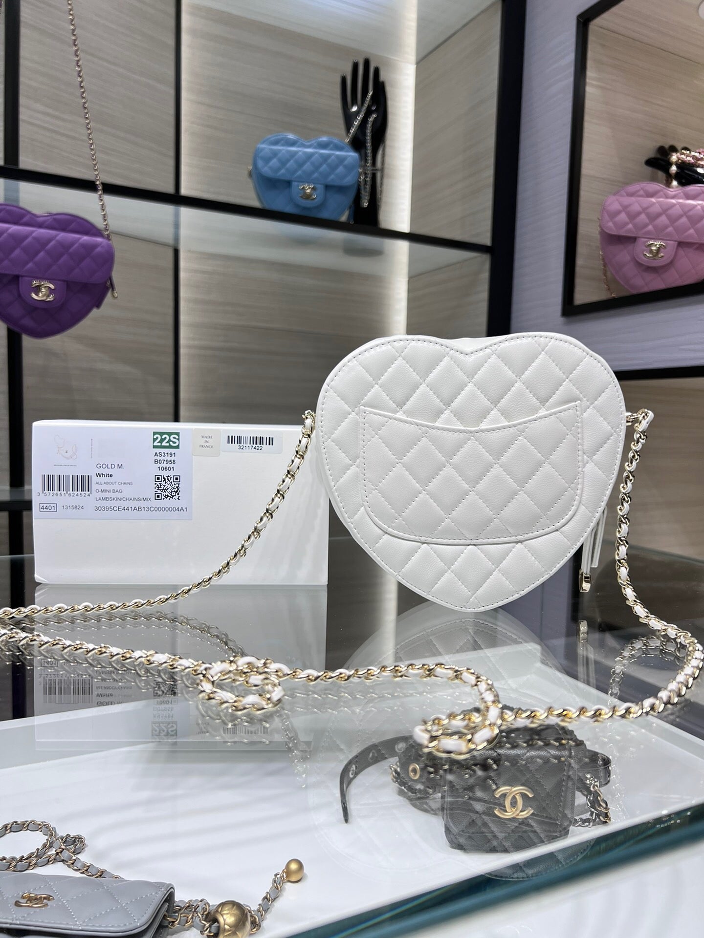 [TOP] CHANEL Heart Bag Large 16.5x18x6.5cm - White & GHW