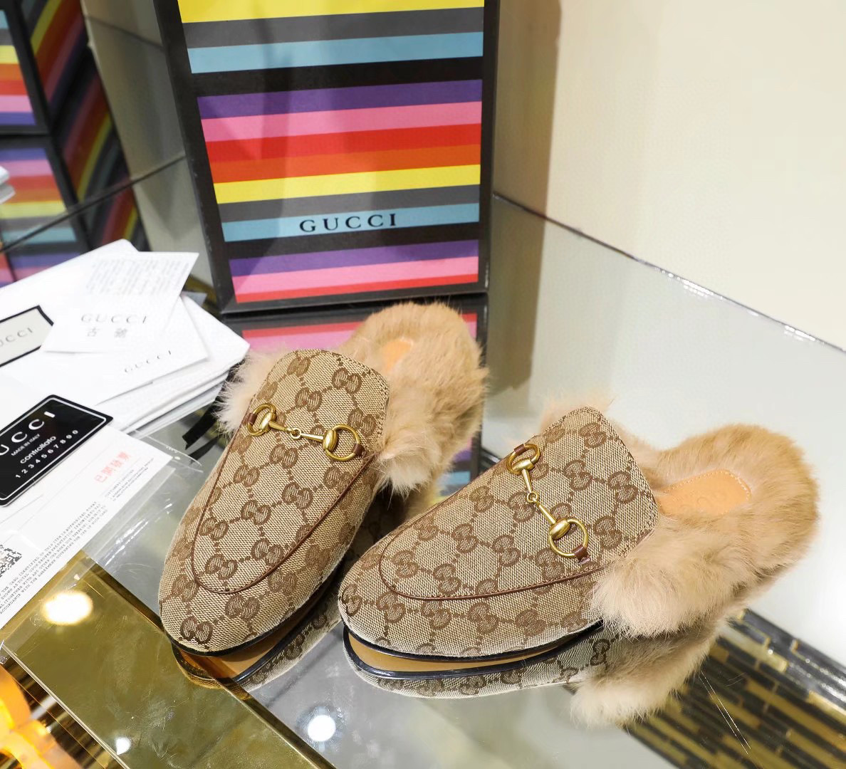 [TOP] GUCCI Canvas with Fur Slides - Beige