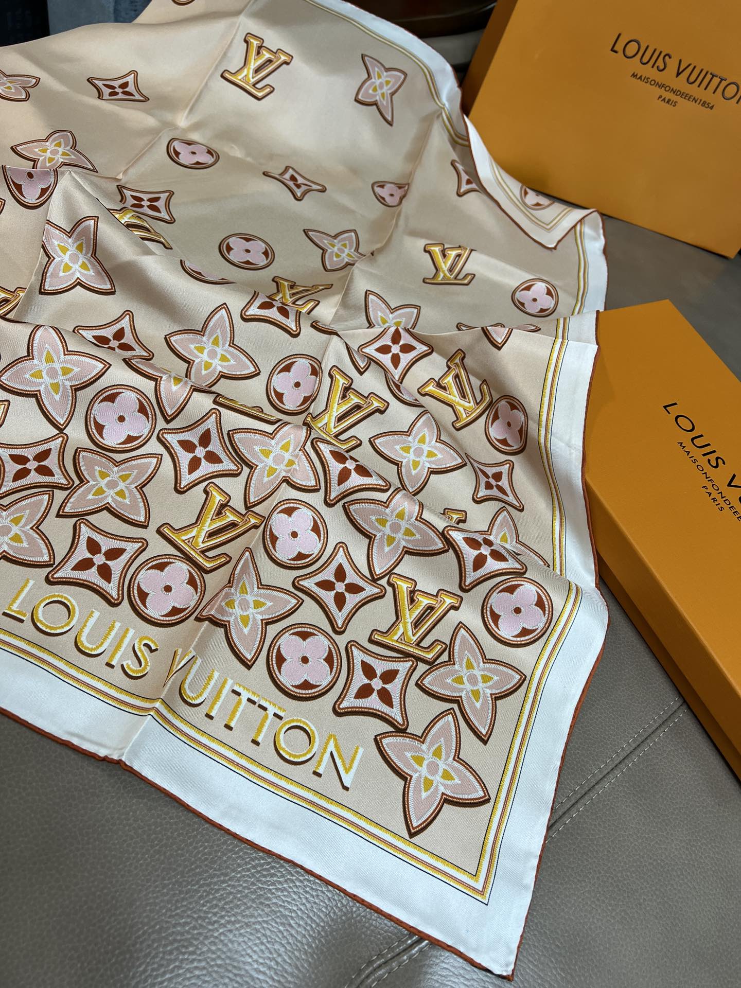 [TOP] Louis Vuitton LV Monogram Cascade Scarf