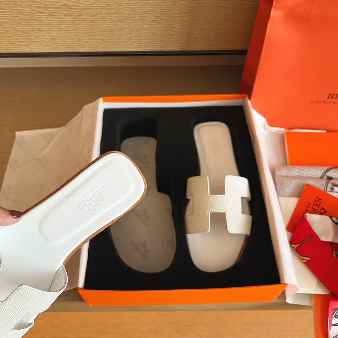 [TOP] HERMES Oran Sandals Grainy Leather - White