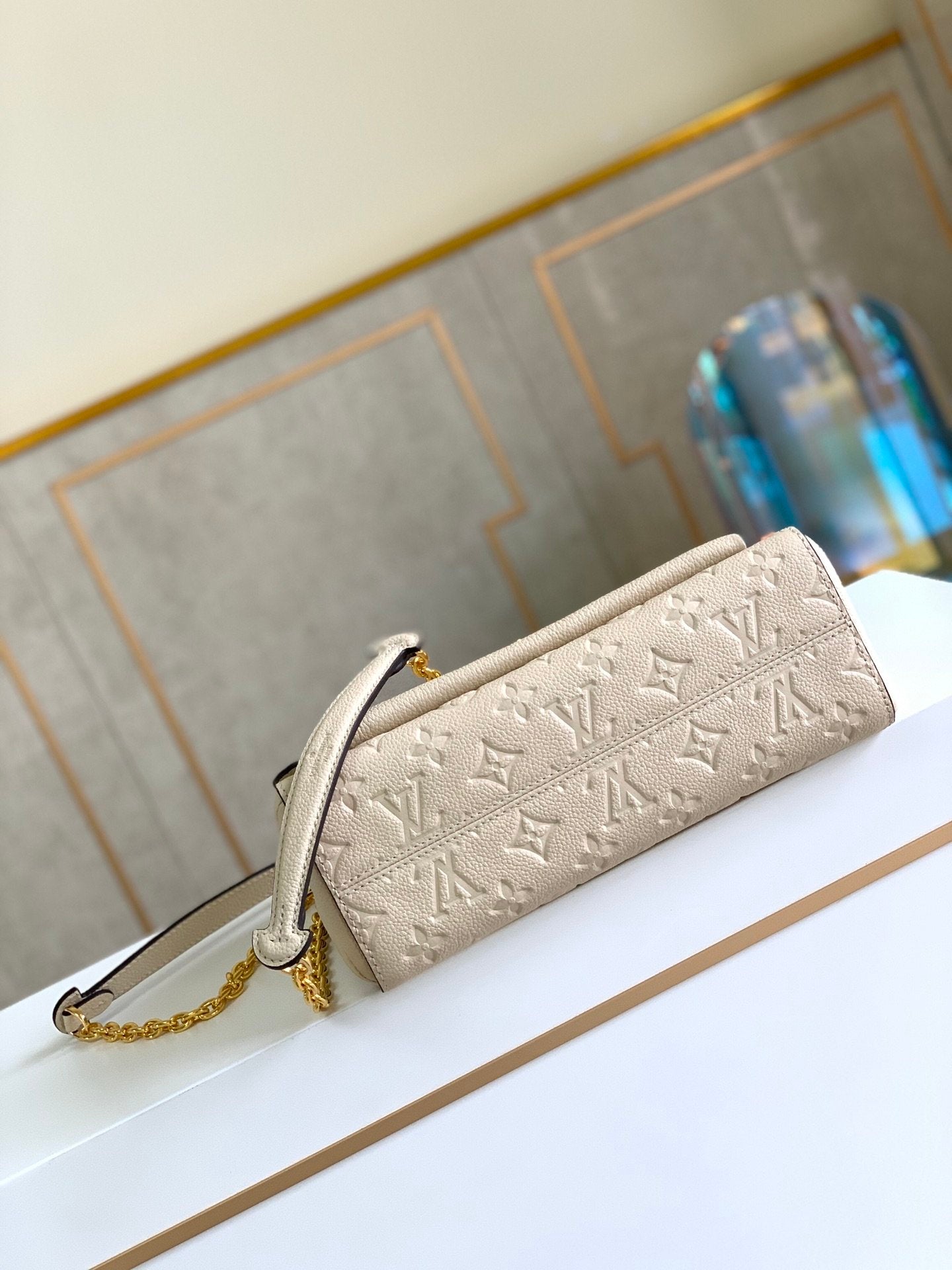 [TOP] Louis Vuitton LV  Vavin BB MM 25.0 x 17.0 x 9.5 cm - Cream White
