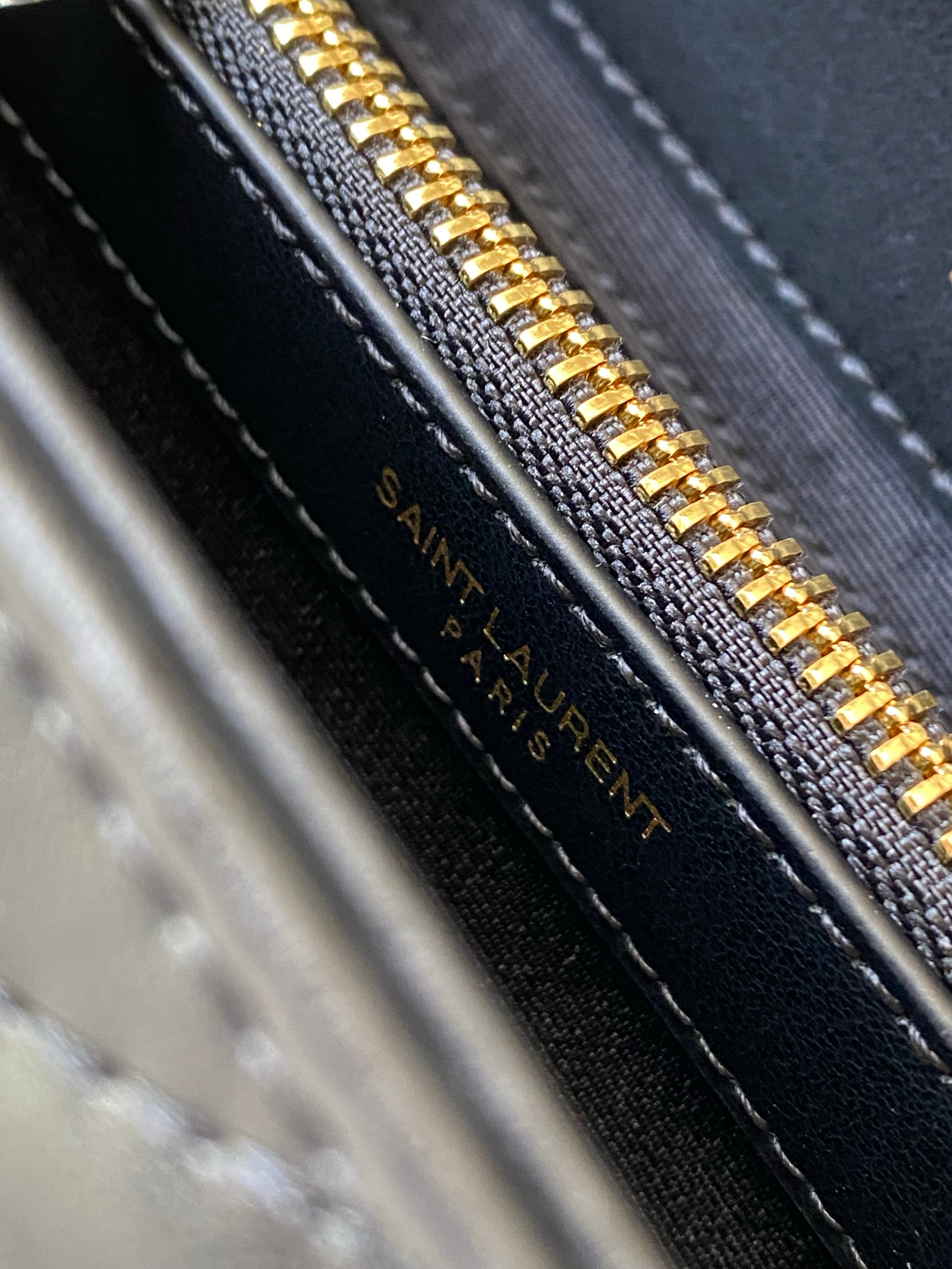 [TOP] Yves Saint Laurent YSL LouLou Bag Medium 25cm - Black w GHW