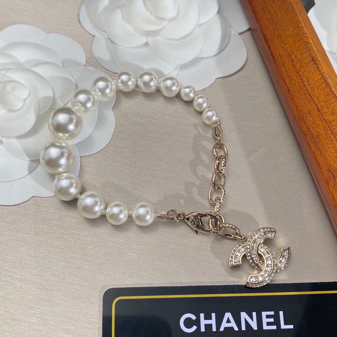 [TOP] CHANEL Diamonds Logo Pearls Bracelet
