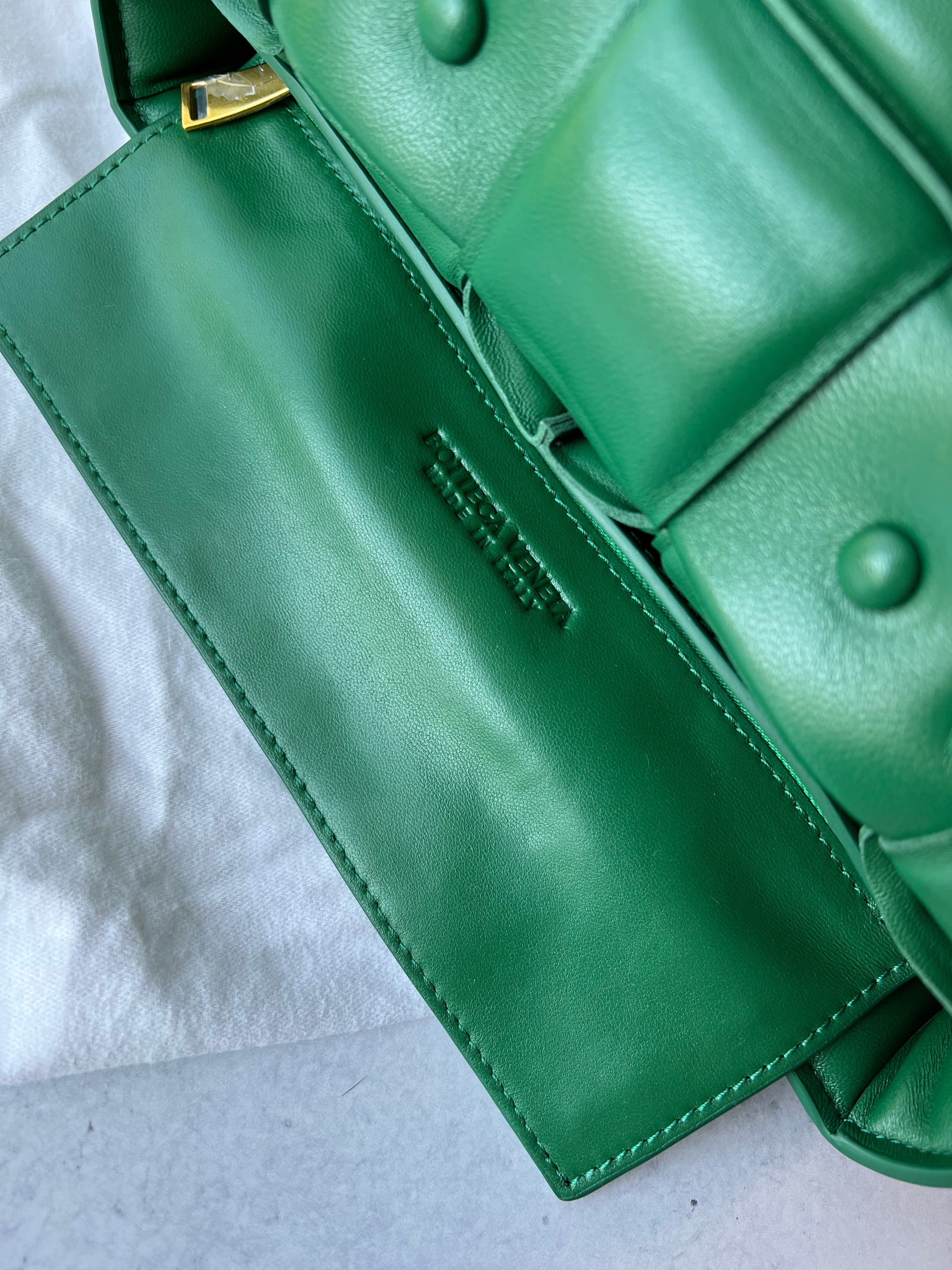 [TOP] Bottega Veneta BV Chain Cassette Bag - Dark Green