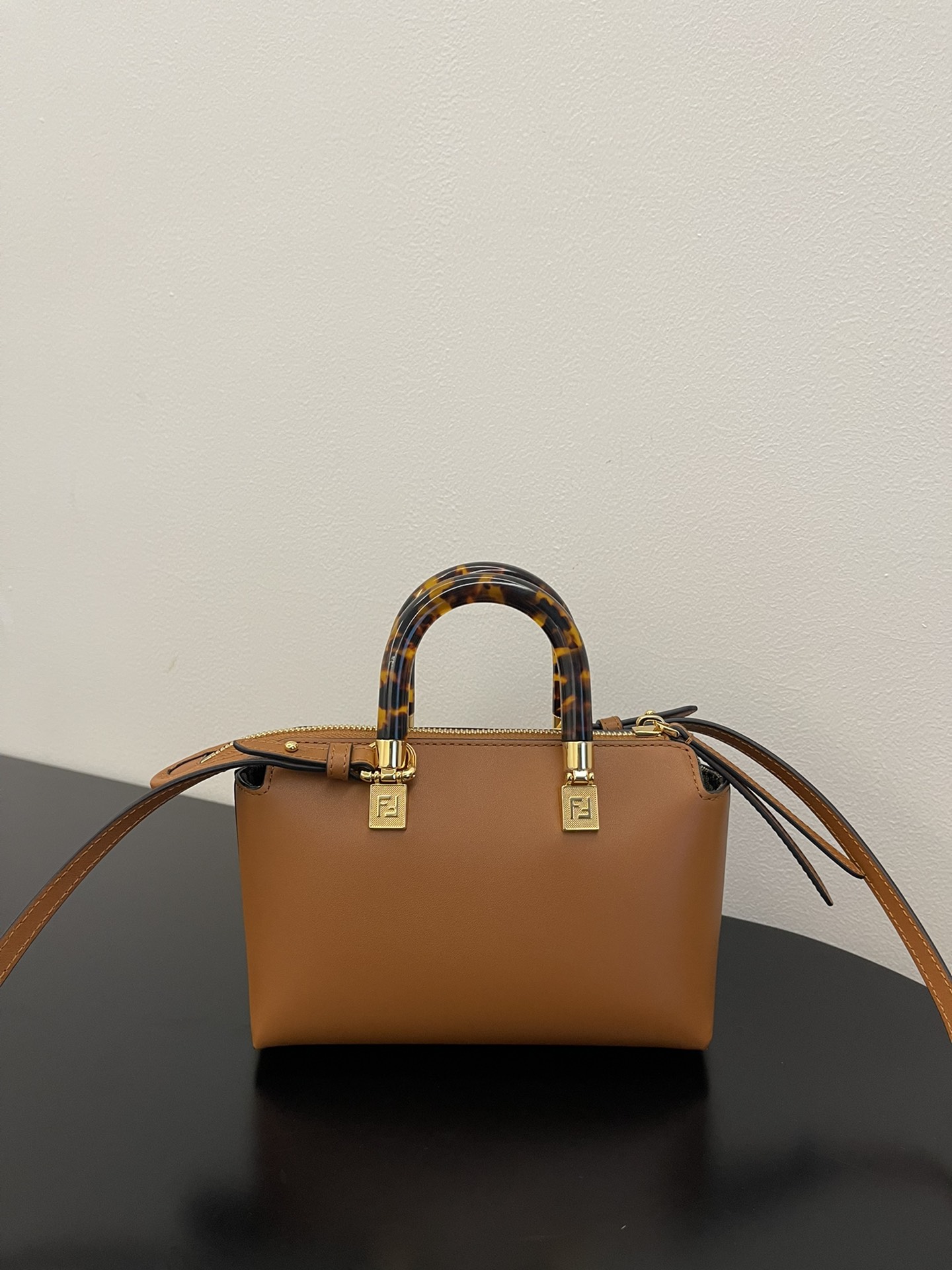 [TOP] FENDI By The Way Boston Bag Mini 17x18x8cm - Brown
