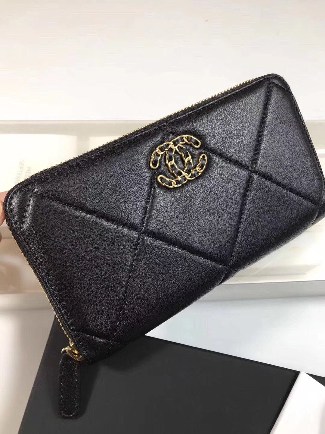 [TOP] CHANEL 19 Zipper Quilted Wallet - Black