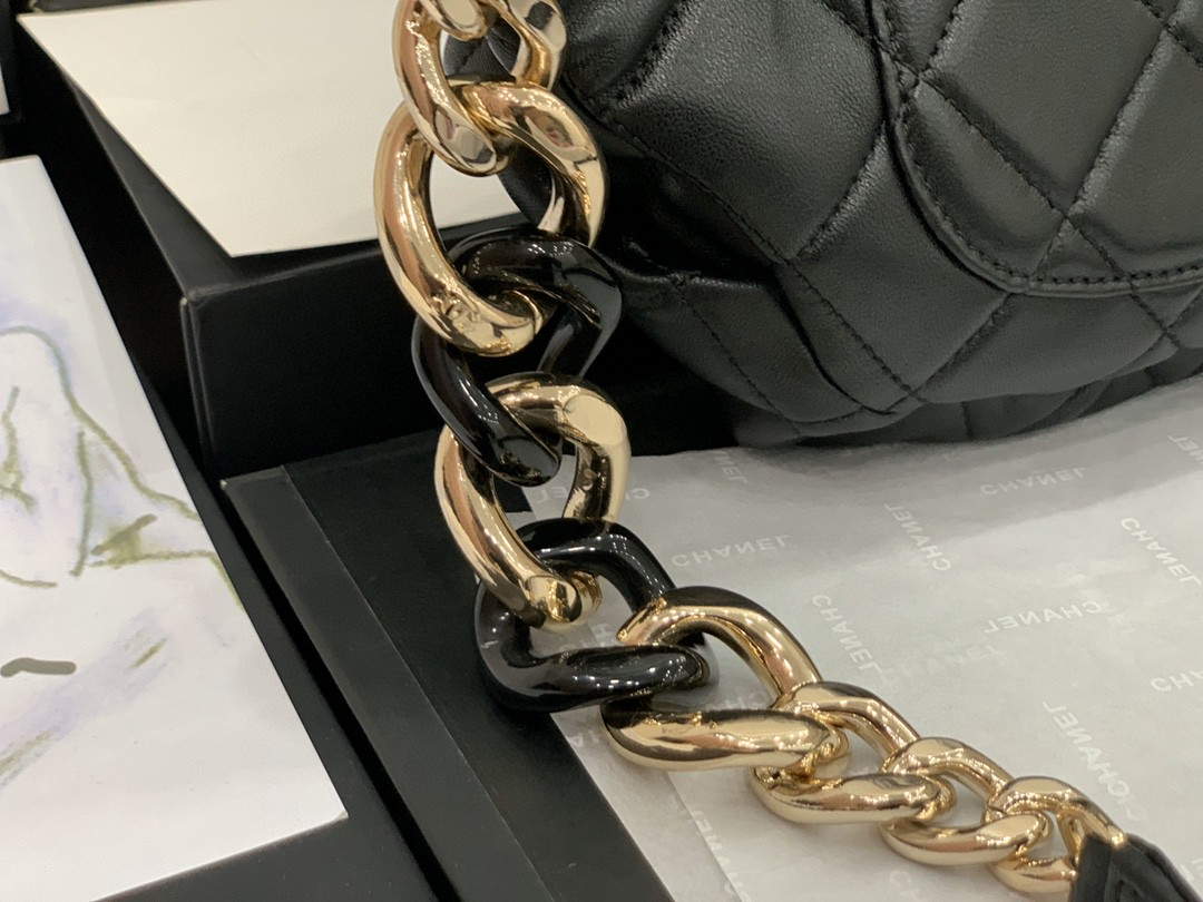 [TOP] CHANEL Belt Bag Big Chain- Black & GHW