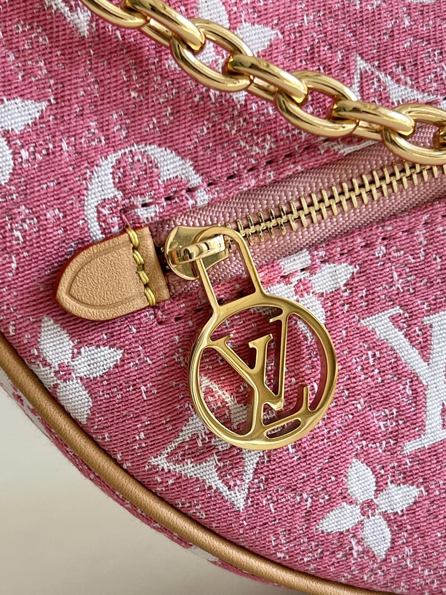 [TOP] Louis Vuitton LV Denim Half-Moon Bag 23 x 13 x 6cm- Pink