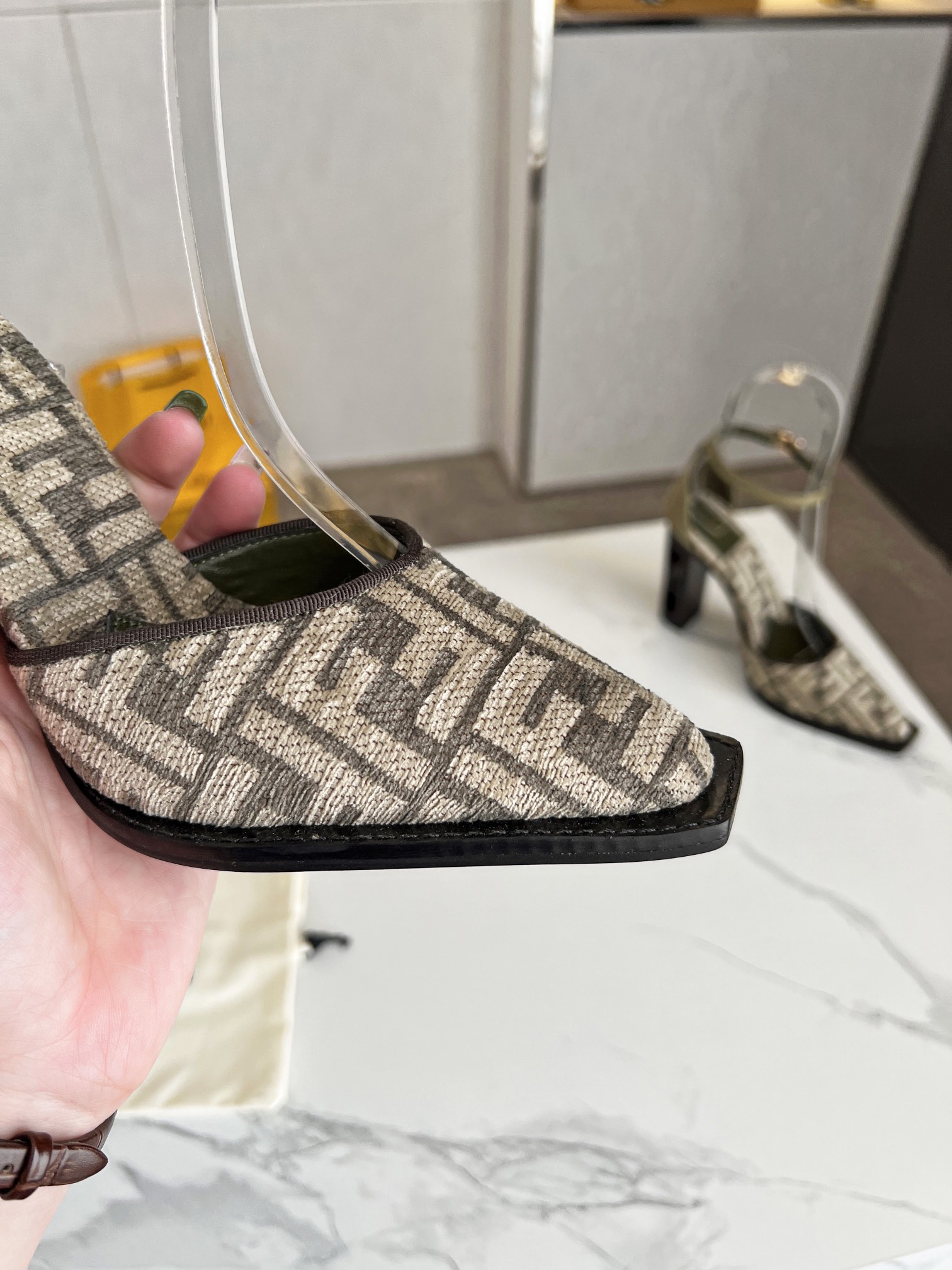 [TOP] FENDI Haute Couture Fall Winter High Heel - cyan blue