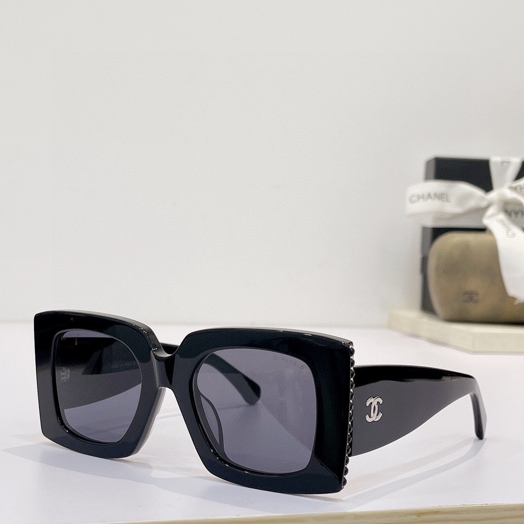 [TOP] CHANEL Sunglasses - Black