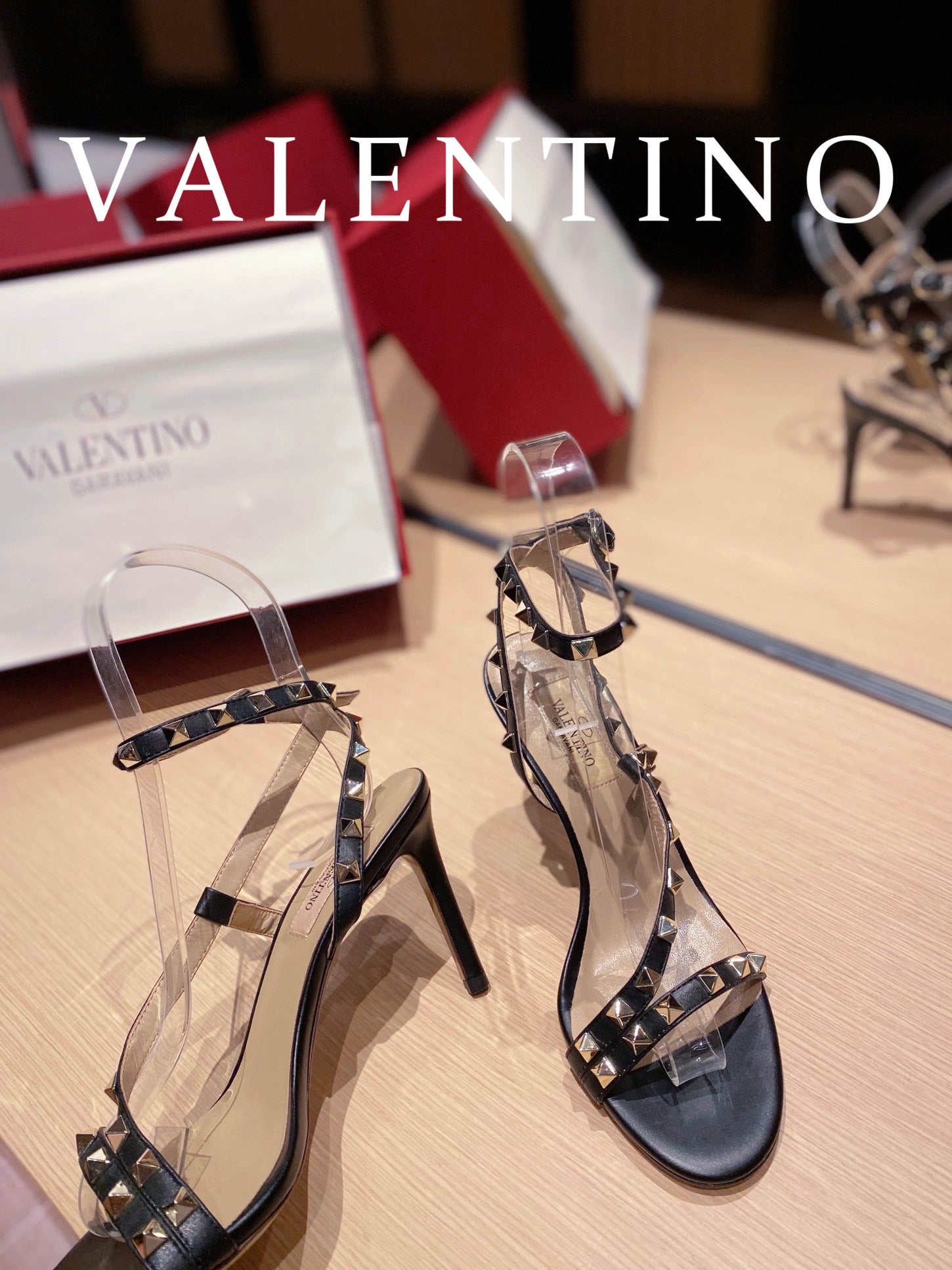 [TOP] VALENTINO  Rockstud Asymmetrical Slingback Sandals - Black