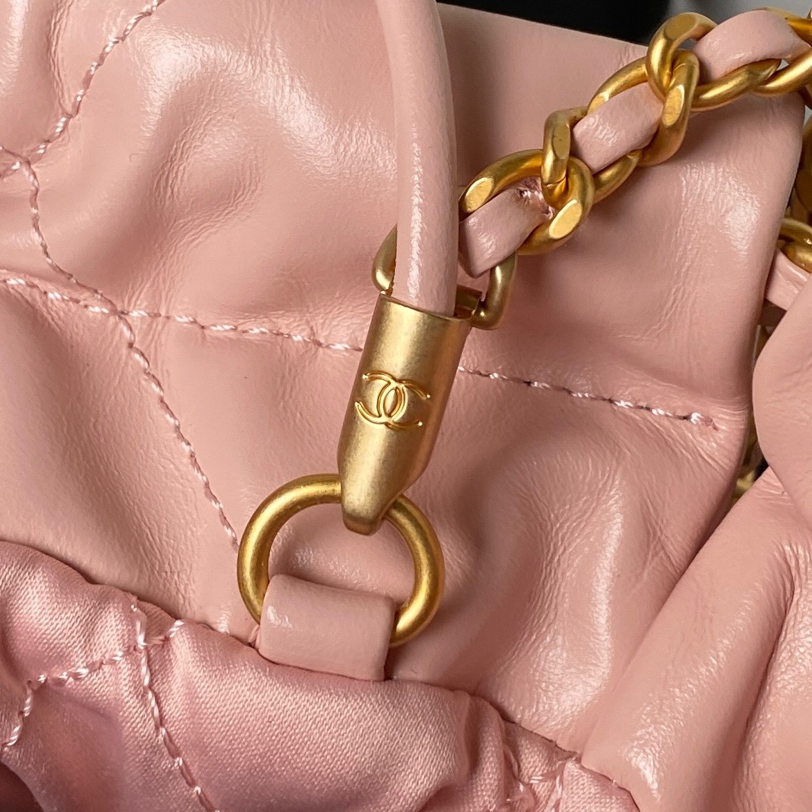 [TOP] CHANEL 23S Mini 22 Bag - GHW - Pink