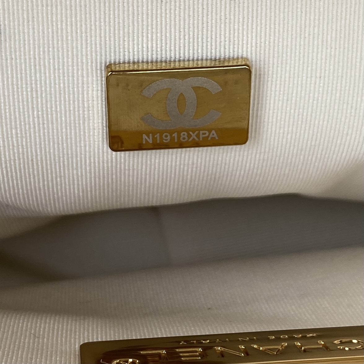 [TOP] CHANEL19 Bag Woolen 26/30cm  - White