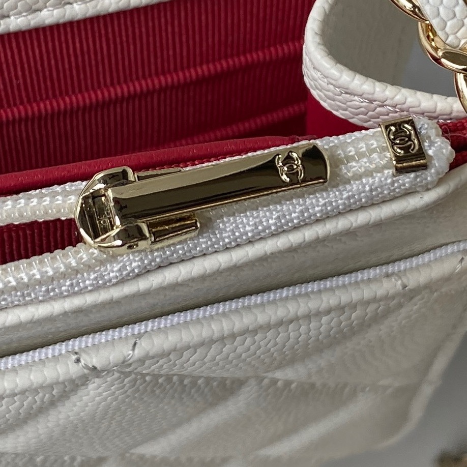 [TOP] CHANEL WOC Bag Lychee Leather 19 cm - White