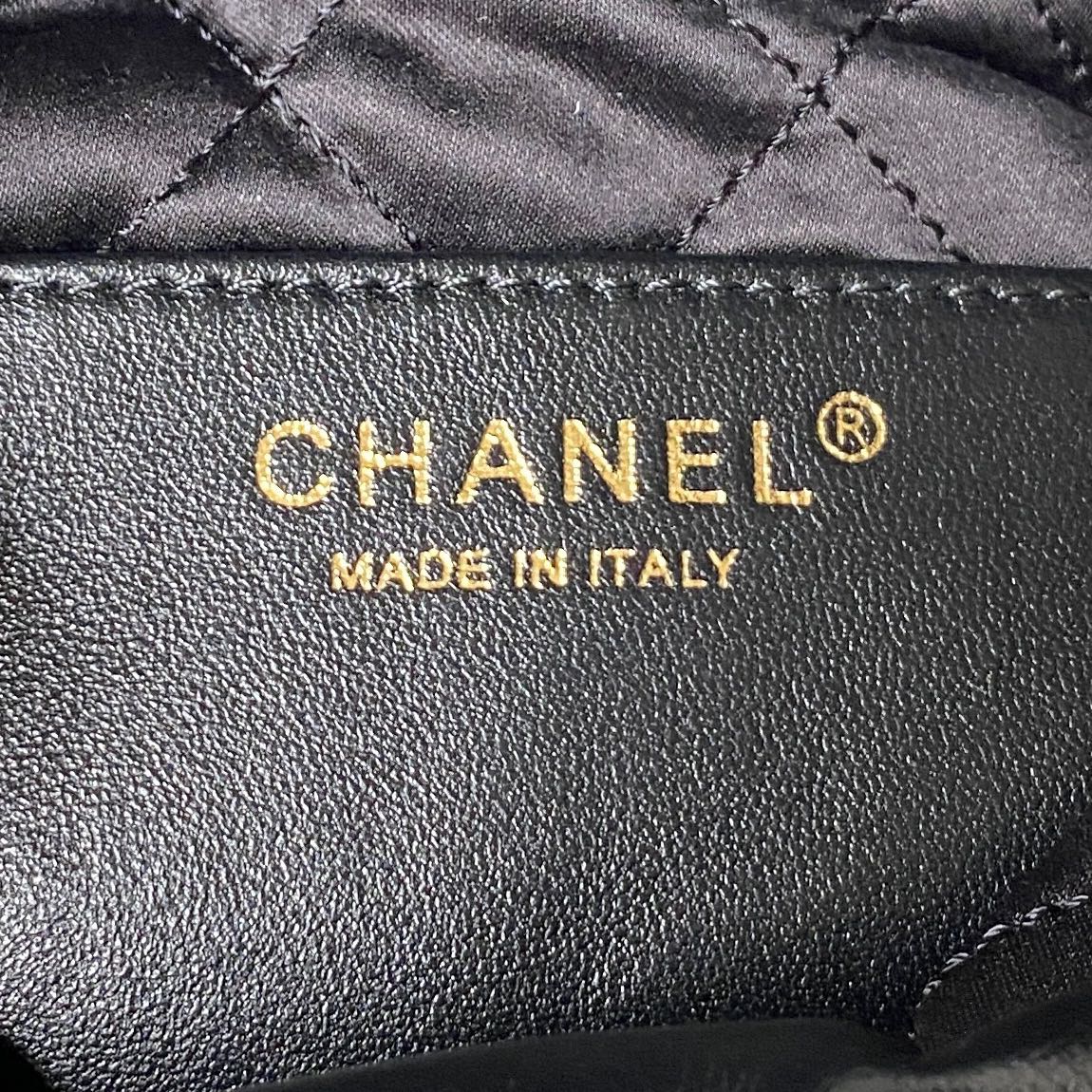 [TOP] CHANEL 23S Mini 22 Bag - GHW - Black