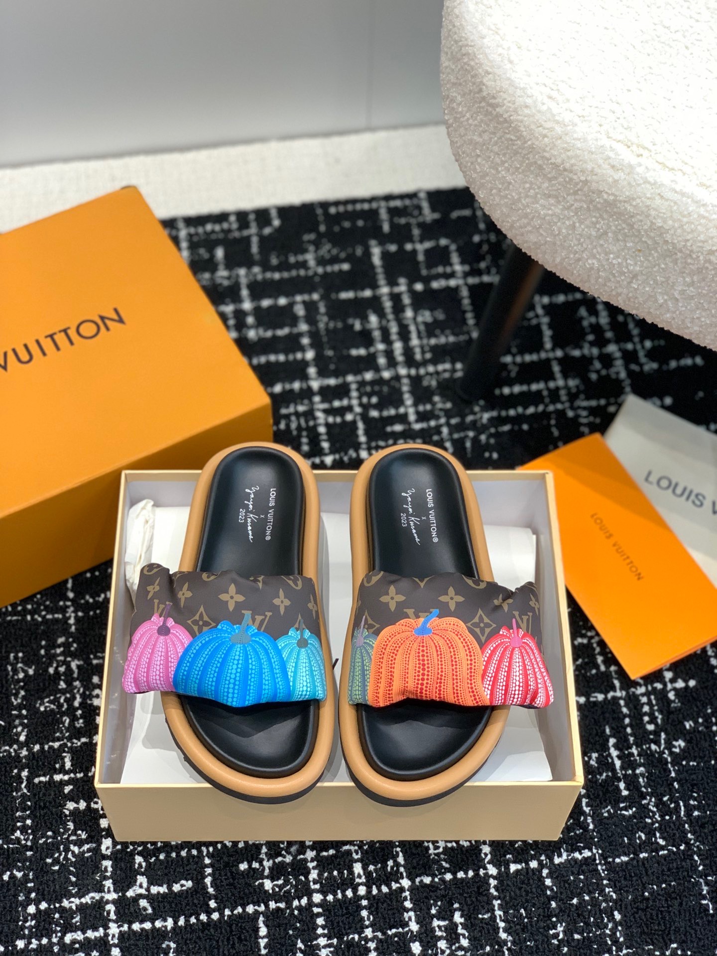 [TOP] Louis Vuitton LV L*V Flat Comfort quilted Sliders - 3 Colours