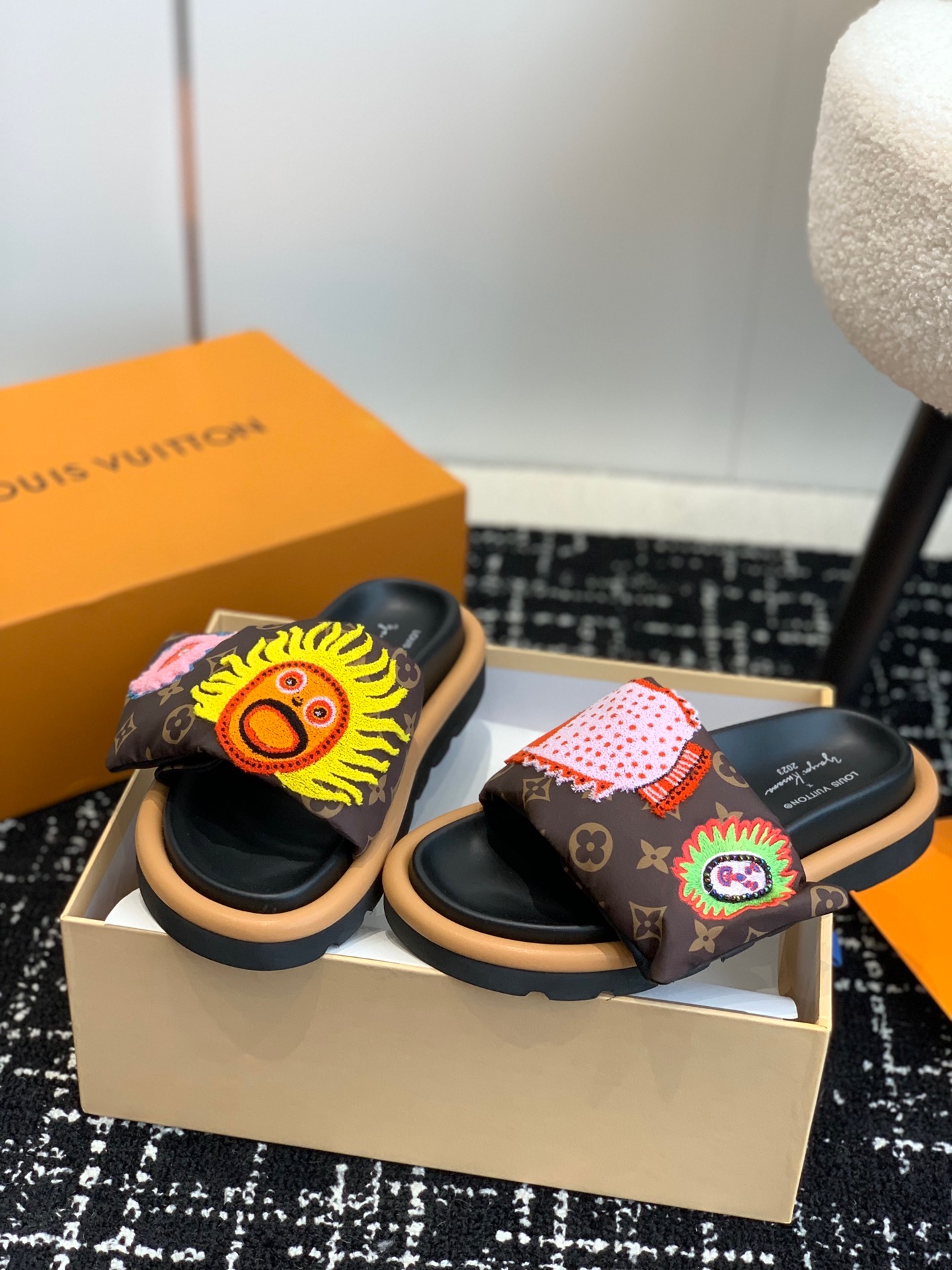 [TOP] Louis Vuitton LV L*V Flat Comfort quilted Sliders - 3 Colours