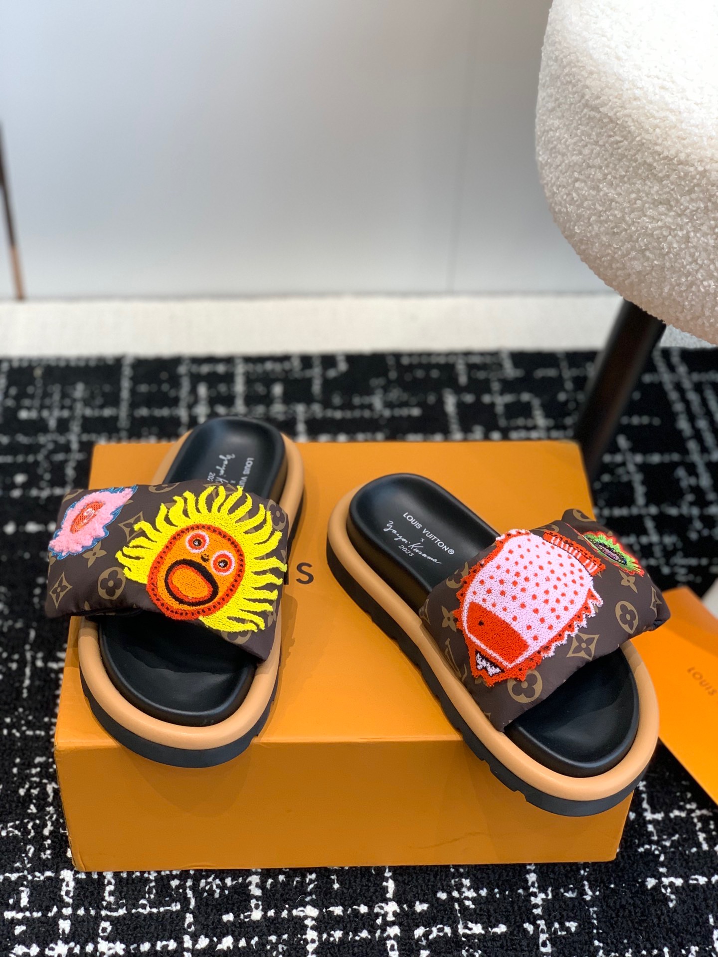 [TOP] Louis Vuitton LV L*V Flat Comfort quilted Sliders - 3 Colours