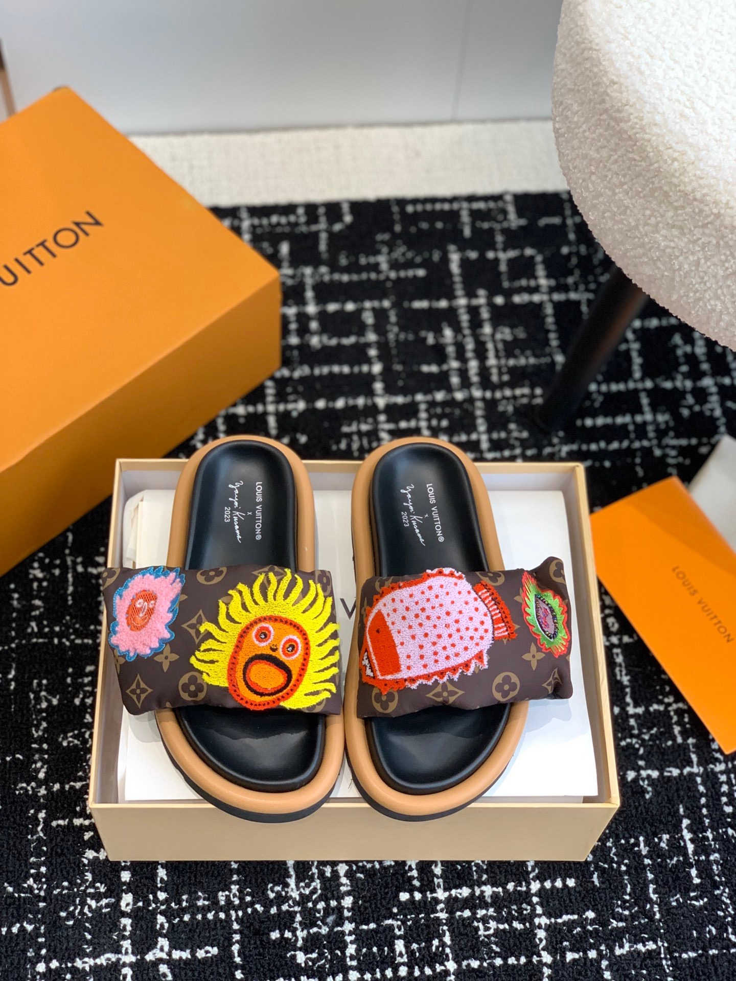 [TOP] Louis Vuitton LV L*V Flat Comfort quilted Sliders - 3 Colours