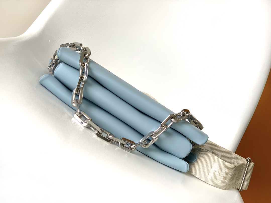 [TOP] Louis Vuitton LV £V Coussin 26 x 20 x 12 cm- HAZE BLUE