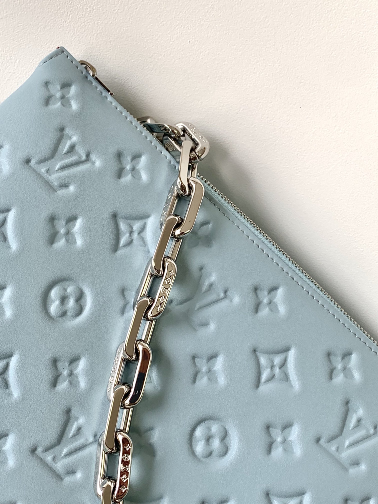 [TOP] Louis Vuitton LV £V Coussin 26 x 20 x 12 cm- HAZE BLUE