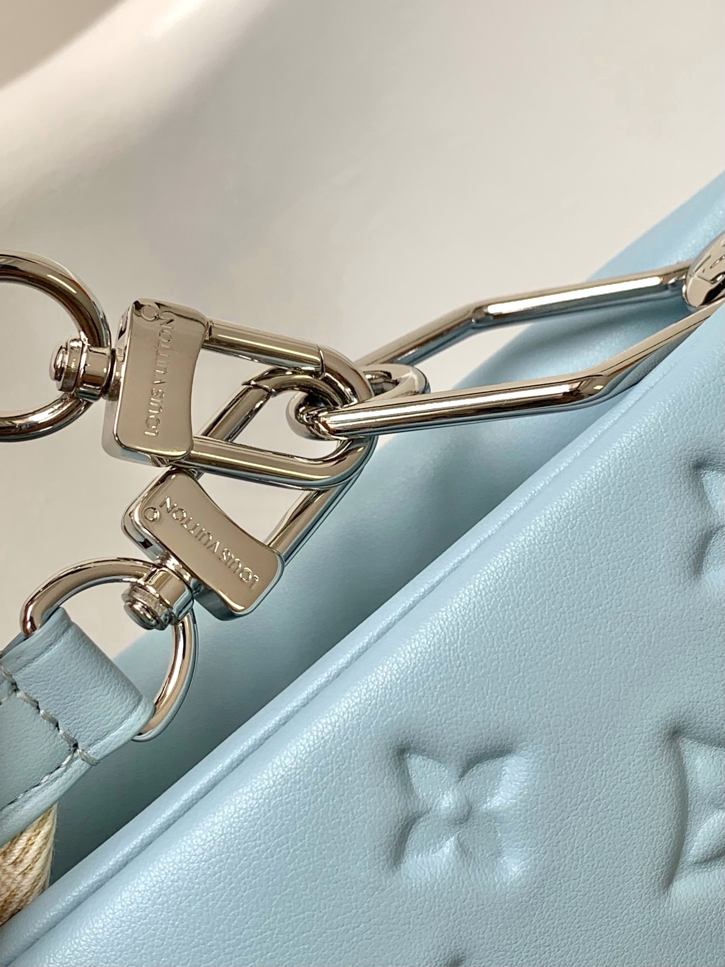 [TOP] Louis Vuitton LV £V Coussin 26 x 20 x 12 cm- HAZE BLUE