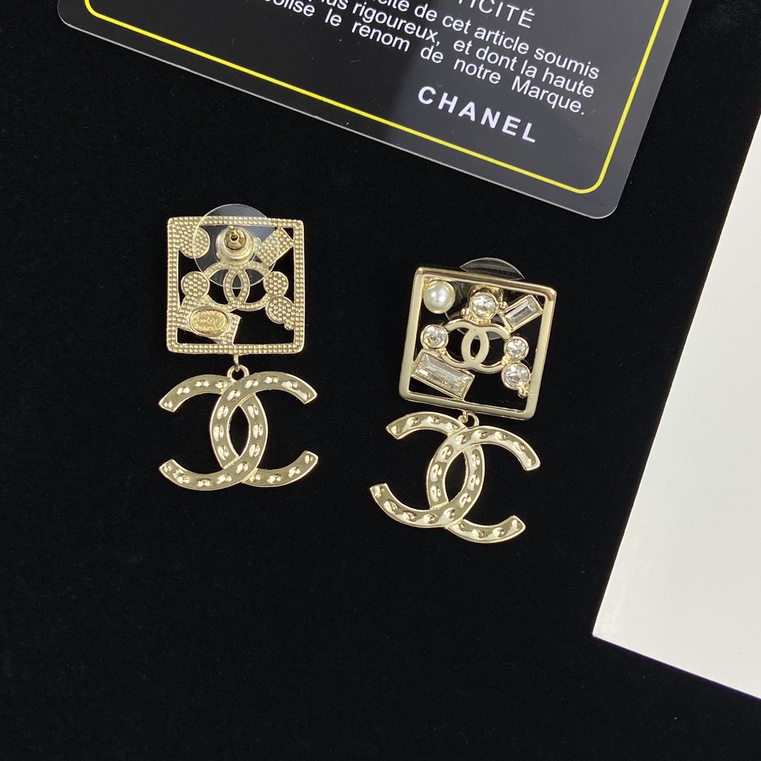 [Top] CHANEL Metal Square Crystal/Pearl Stud Earrings