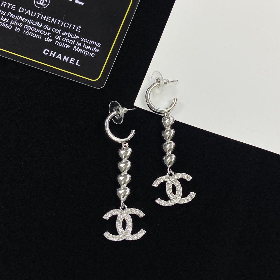 [TOP] CHANEL Metal Heart/Diamond Earrings - Silver