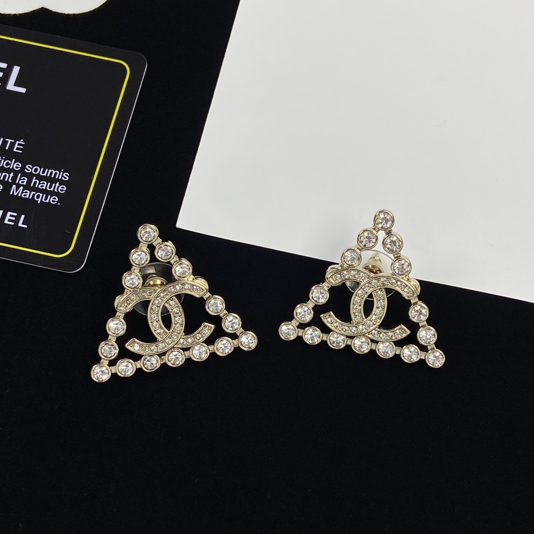 [TOP] CHANEL Metal Triangle/Diamond Earrings - Gold