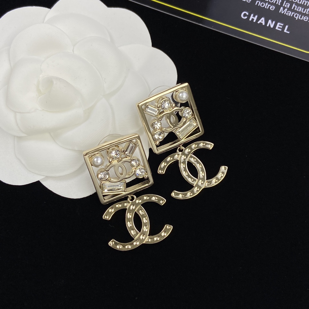 [Top] CHANEL Metal Square Crystal/Pearl Stud Earrings